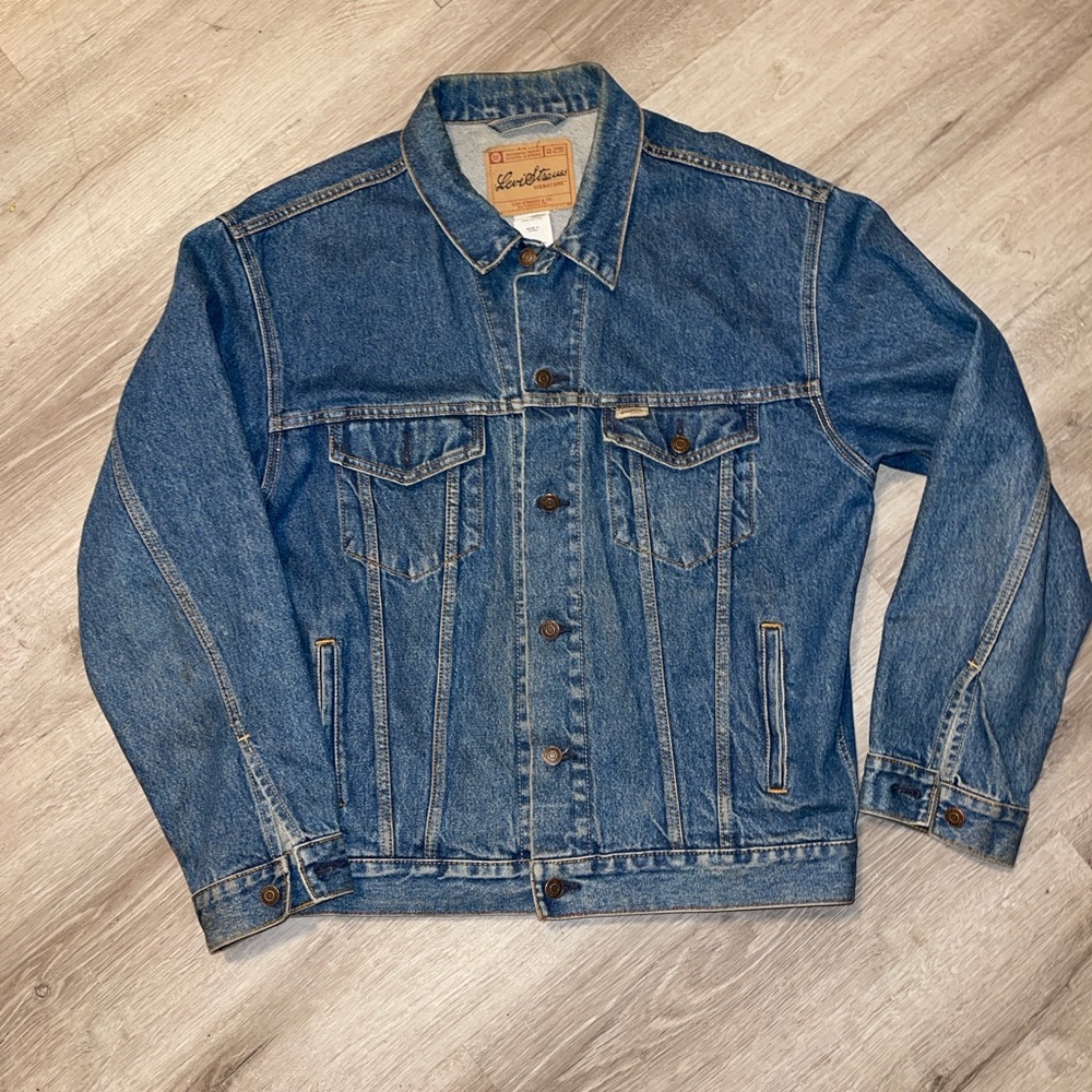 Levi's Men's Blue Denim Jacket - Classic Trucker Style